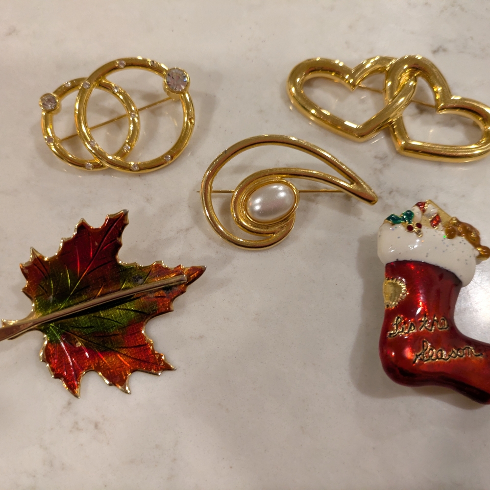Elegant Gold and Red Brooch Collection Set Of 5